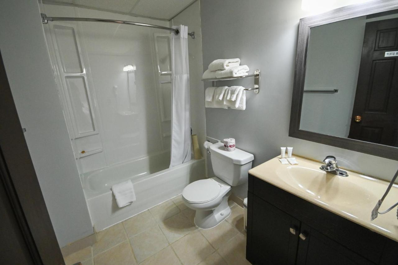Le Voyageur Inn Mattawa Esterno foto