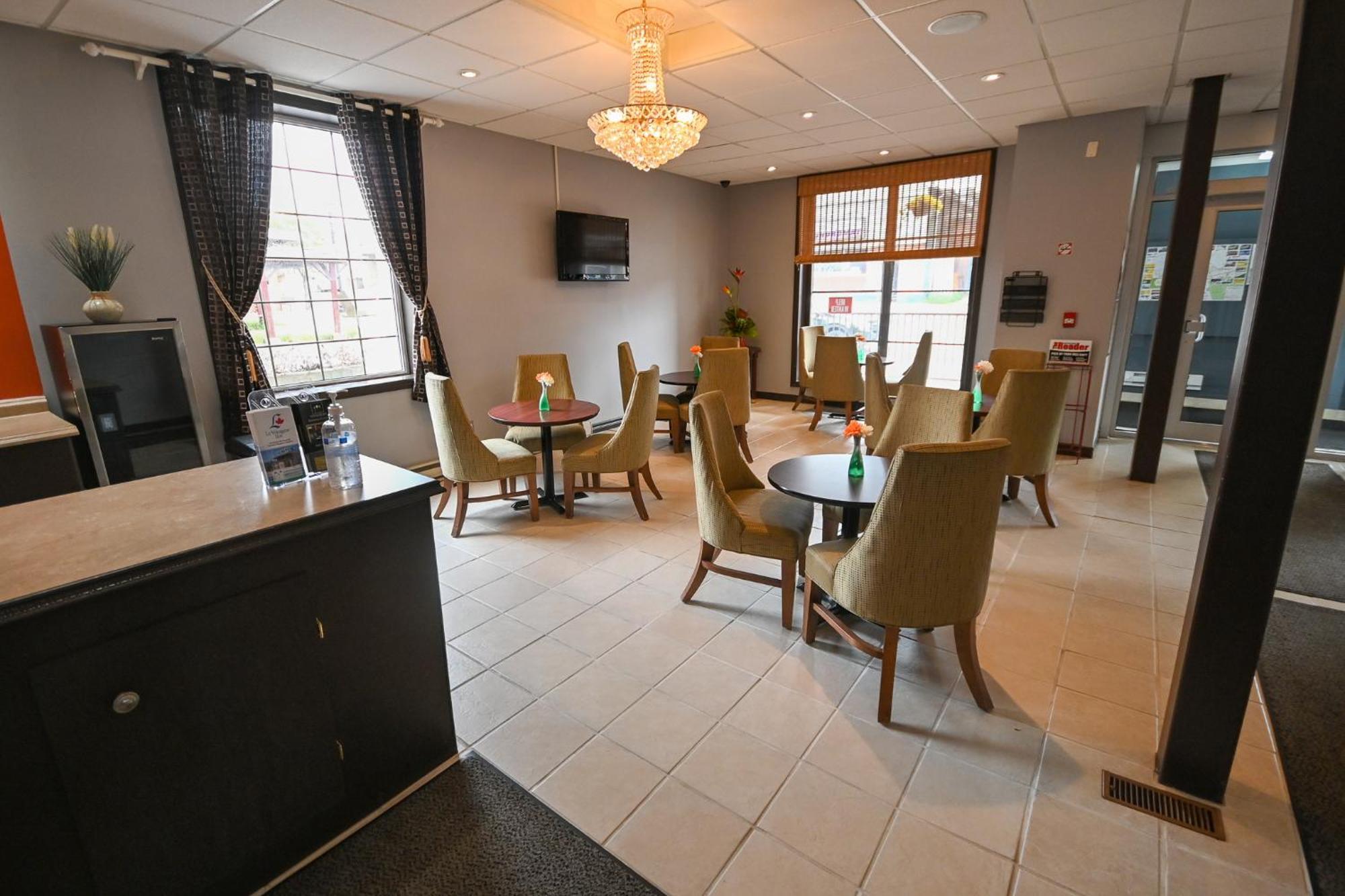 Le Voyageur Inn Mattawa Esterno foto