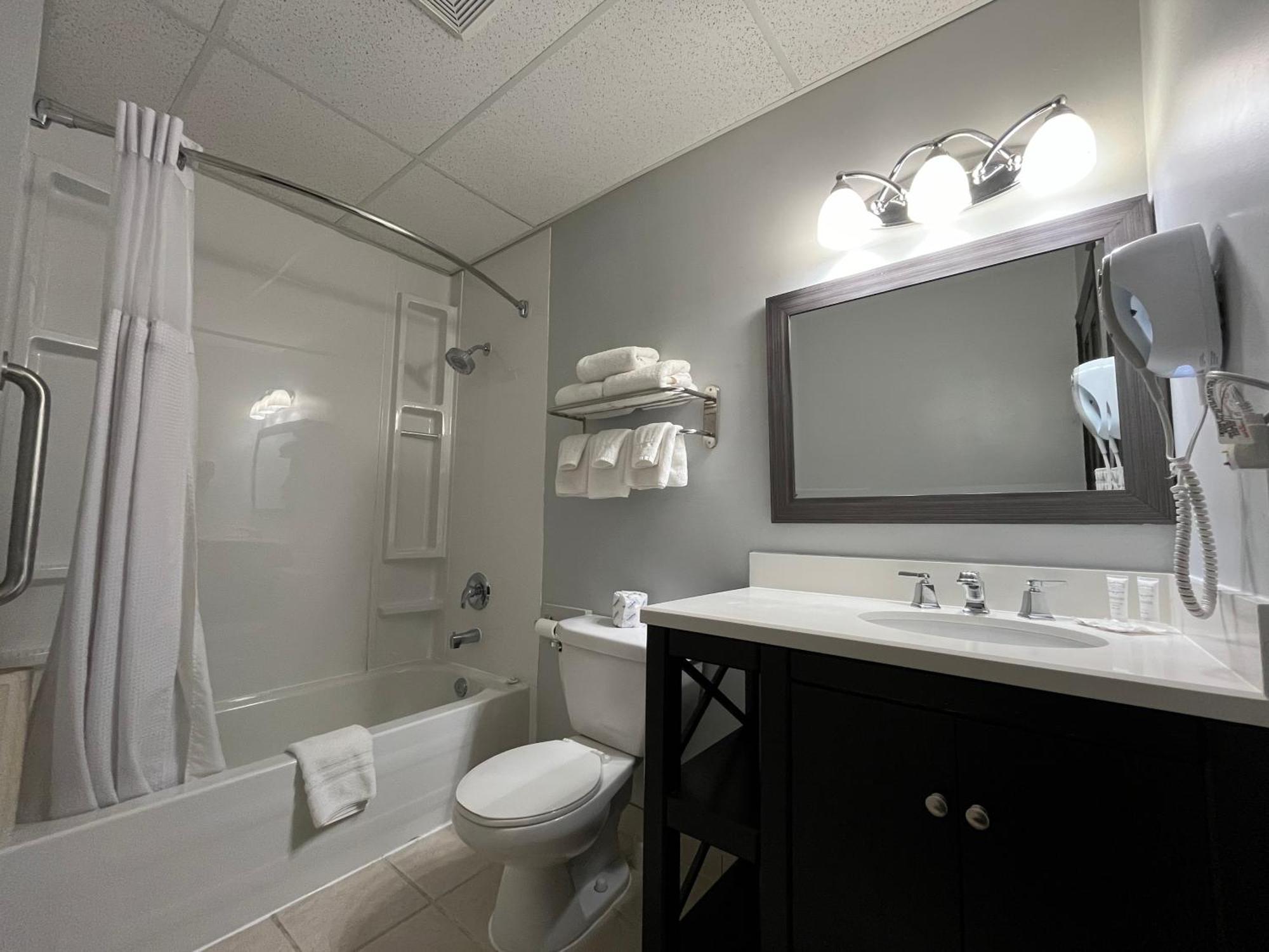 Le Voyageur Inn Mattawa Esterno foto