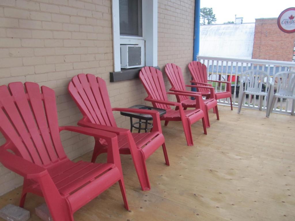 Le Voyageur Inn Mattawa Esterno foto