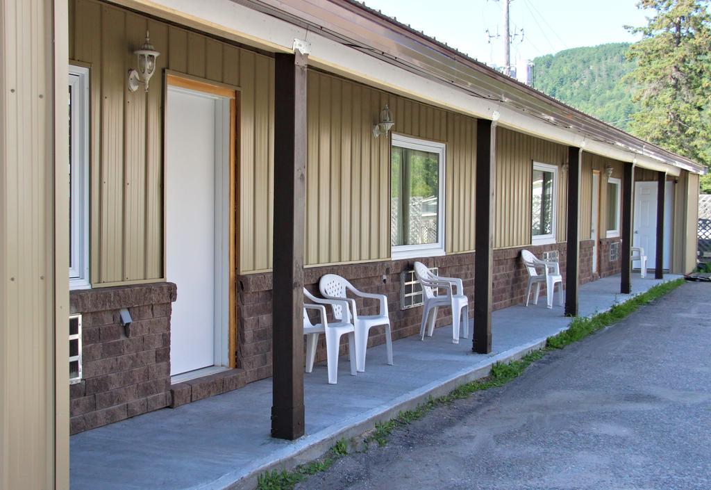 Le Voyageur Inn Mattawa Esterno foto